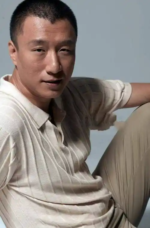 三年不见踪影,曾经代表作无数的"颜王"孙红雷,如今在干什么?