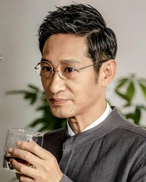 王劲松个人资料写真作品图片大全,个人经历最新消息