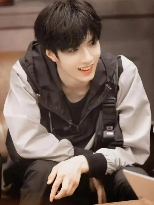 刘耀文壁纸07少年的你笑容明媚