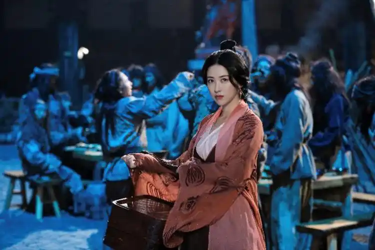 天龙八部乔家的儿女开播朱珠强反差演绎