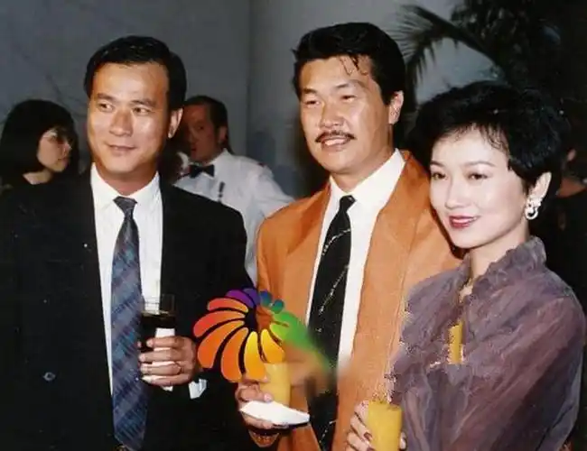 70岁赵雅芝晒与老公合照,网友调侃像父女,男方身份不简单|成龙|郑少秋