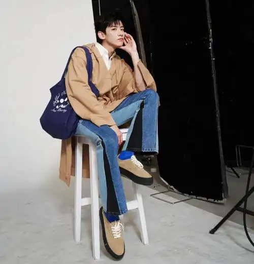 白敬亭男友氛围感好浓新营业的穿搭look帅气时尚粉丝把帽子送我吧