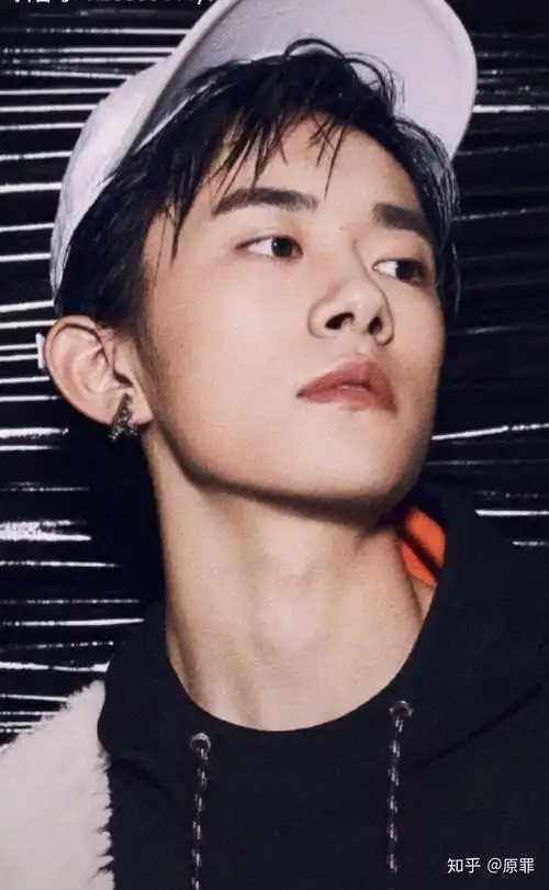 易烊千玺有哪些出圈神图?