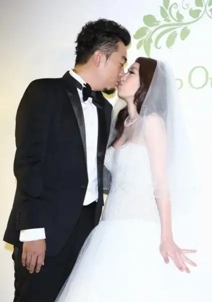 路嘉怡汤宗霖大婚 众星到贺