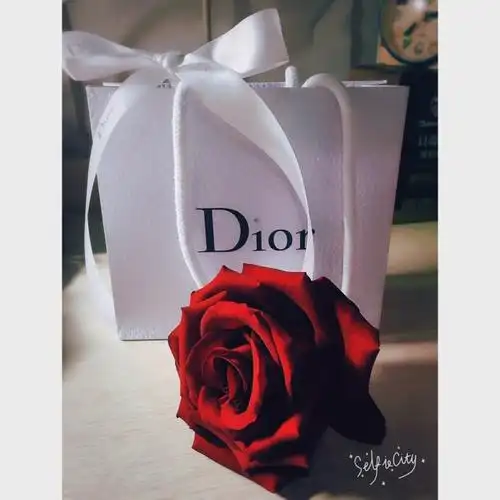 最疼爱的小妹送的生日礼物…看的出她的用心收到礼物是还是蛮惊讶呀