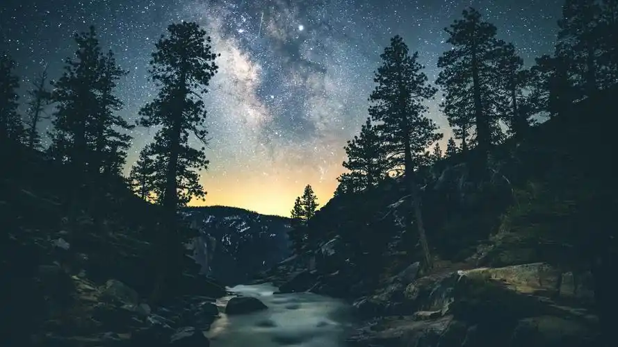 安装元气桌面,海量壁纸一键设置尺寸:3840x2160体积:3.