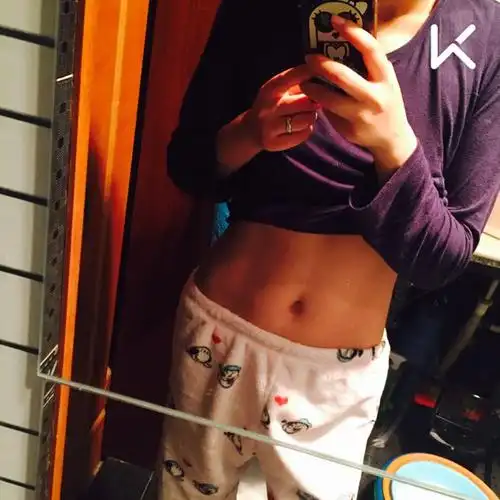 我刚刚完成了人鱼线雕刻训练,加入我一起运动吧!