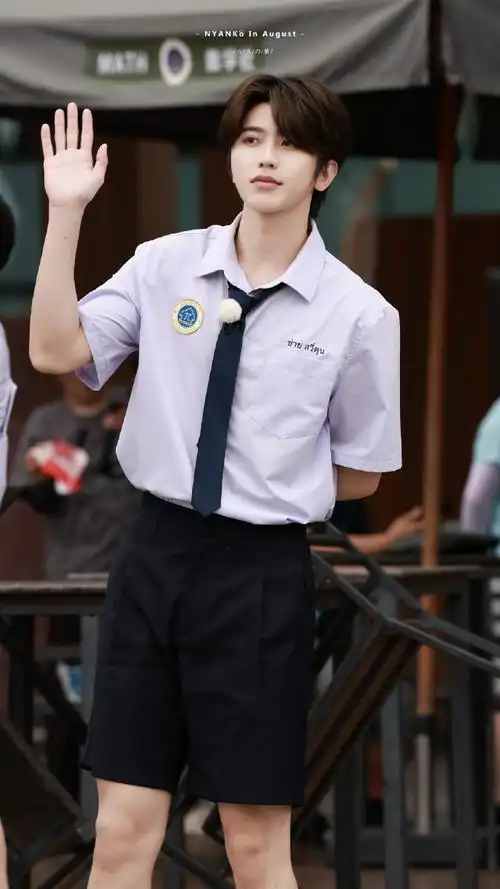 奔跑吧校服路透#93#奔跑吧泰国路透#为学长流泪了@蔡徐坤