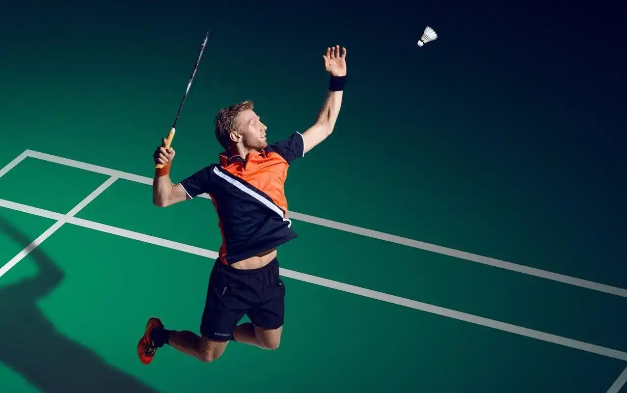 羽毛球拍英文怎么说(海外学英语天天笔记之-打羽毛球)