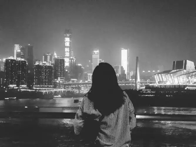 可能只有背影还能看