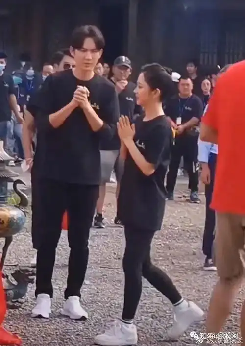 雯雯小八卦钟汉良谭松韵官宣相差16岁的恋情太让人上头了