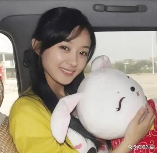 在娱乐圈中,有一些女演员并不是专业演员出身,但赵丽颖绝对是最成功的