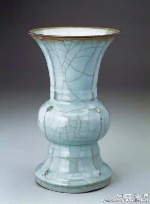 【 南宋 官窑《青瓷尊》 】高25.9cm,台北故宫博物院藏.