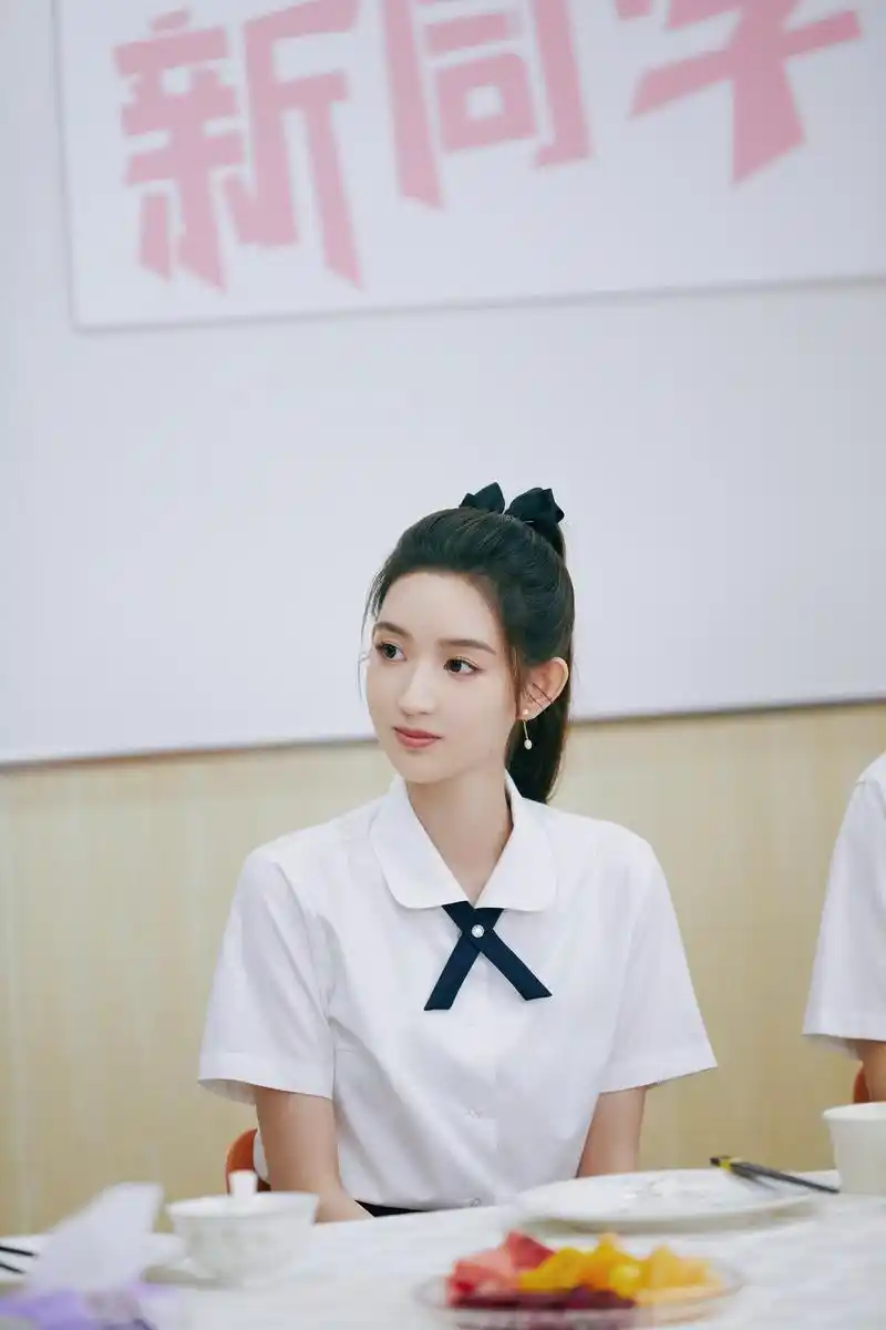 王玉雯黑白学生装青春活力写真