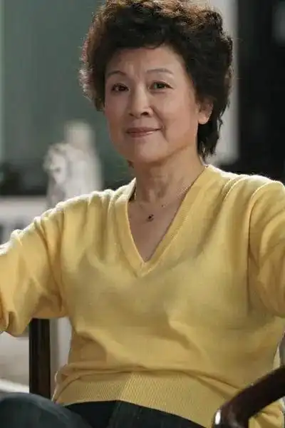 她是国家一级演员,结婚40多年未有孩子,60岁终圆母亲梦!