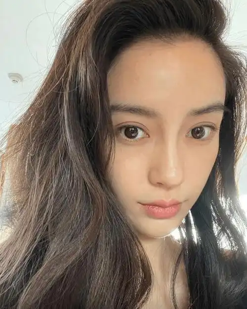 angelababy七夕凌晨失眠晒素颜照黄晓明未有更新再惹婚变疑云