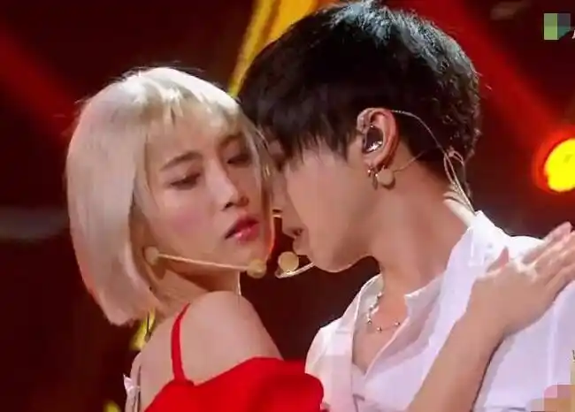 华晨宇吻过苏诗丁吗