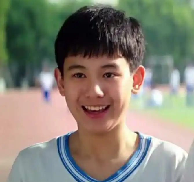 胡先煦:曾经调皮阳光的男孩,如今长成了翩翩少年