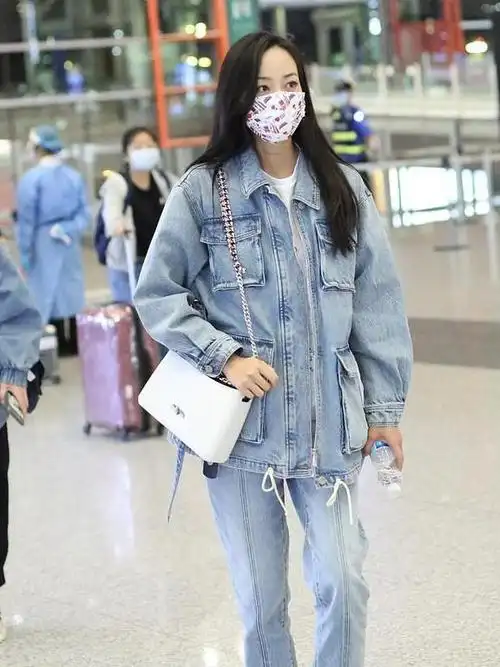 37岁韩雪少女感不减,穿牛仔装留黑长直气质清纯,素颜状态耐看