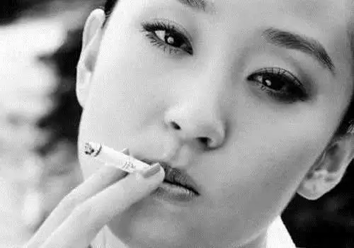 这些女星抽烟真的是霸气外露最后一个真的太美了