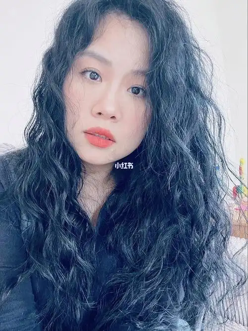 法式慵懒卷发可以从头顶开始就有自然波浪