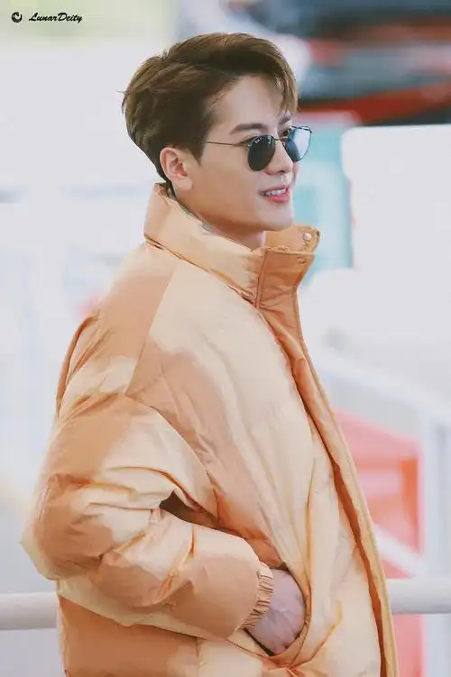 王嘉尔跑男路透来了(太多图了,大家去微博看吧