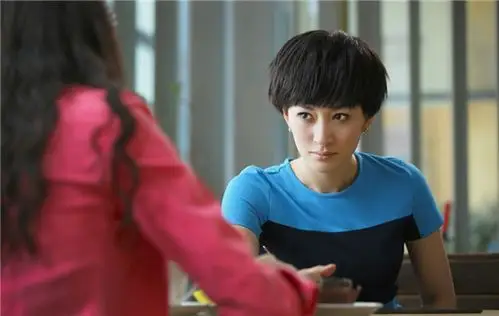 李小冉饰顾晓珺[保存到相册]《大丈夫》剧照[保存到相册]