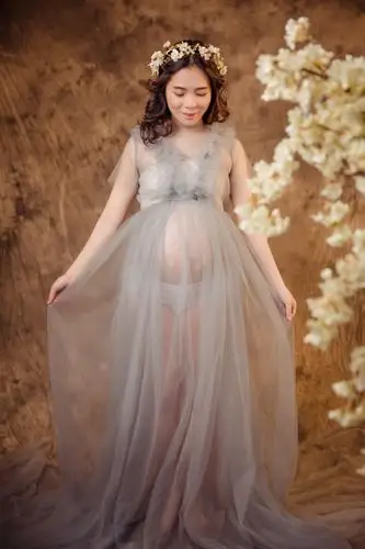 孕六个月时拍的大肚子照