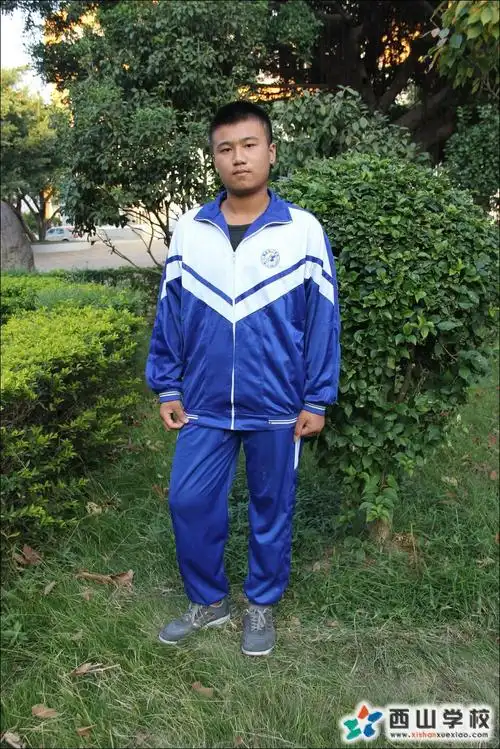 福建西山学校2014年初中部初三21班李盛杰挂历照