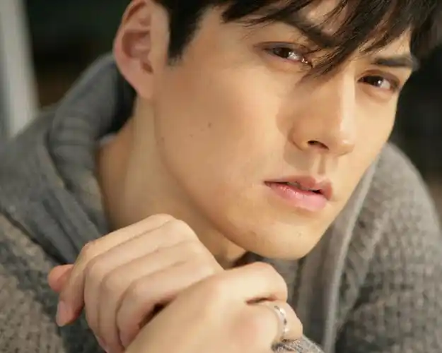 p>严宽(2014年正式改名 a>严屹宽 /a>),1979年1月24日出生于 a>上海