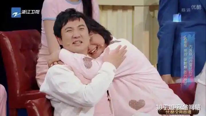 有没有人觉得最近沈腾和贾玲太亲密了 有点情侣的感觉 肢体交流特别多