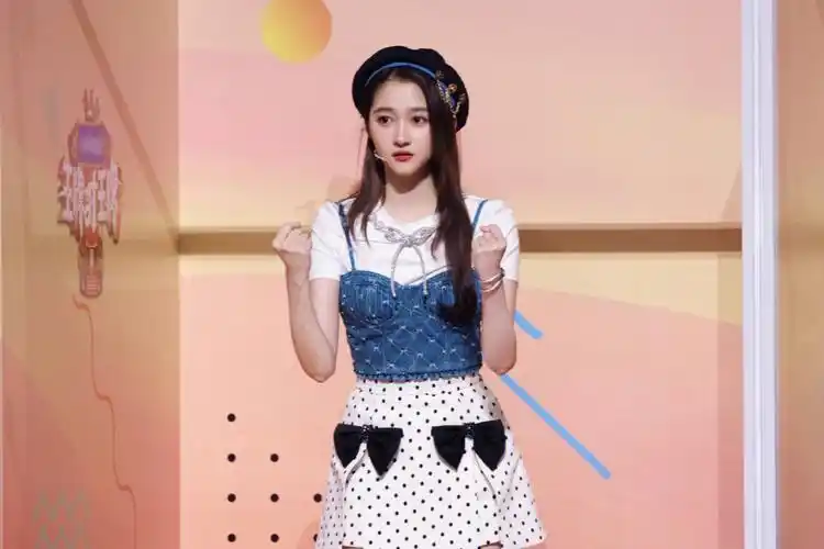 关晓彤王牌邻家穿搭分享