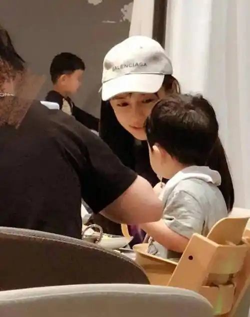 angelababy作为妈妈非常称职,比大s更出色,尽管演技有限_孩子_表演