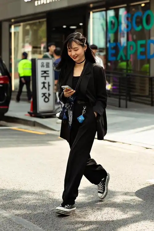 2019年春季首尔女性街头风格的第三个故事首尔街拍精选