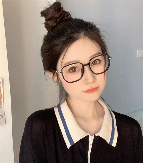 方圆脸戴眼镜怎么留刘海,刘海可根据原来的形状做一