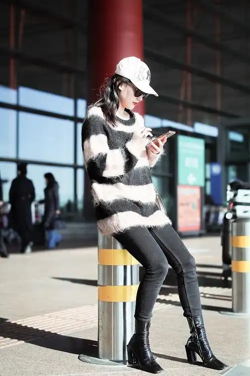 张嘉倪穿了几条秋裤硬塞进靴子被挤出一圈网友却说怎样都美