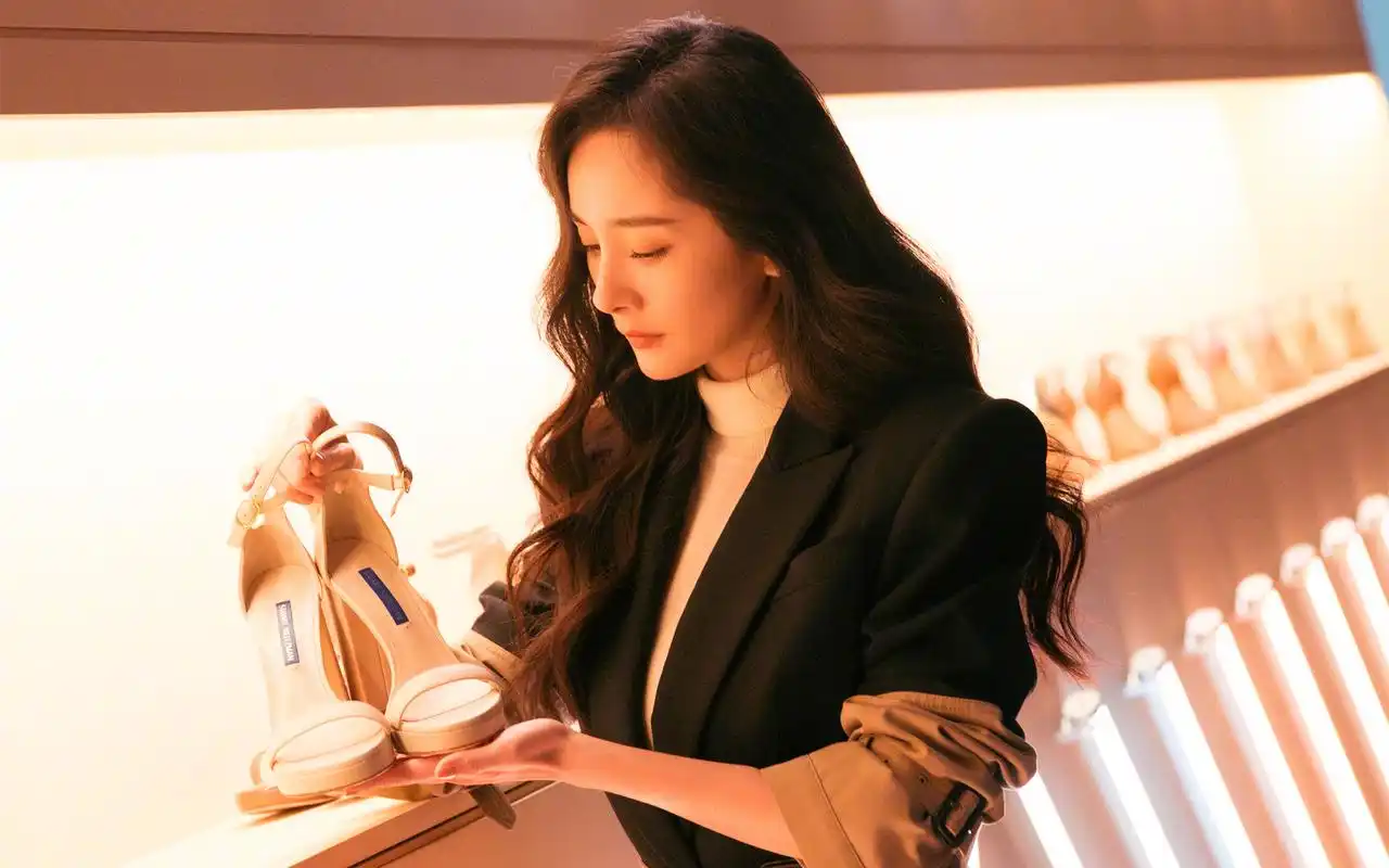 杨幂性感图片桌面高清壁纸