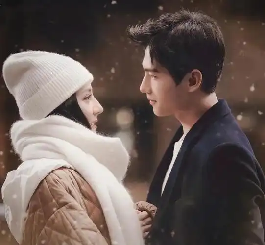 杨洋为什么会牵热巴的手,杨洋和迪丽热巴的cp感怎么样