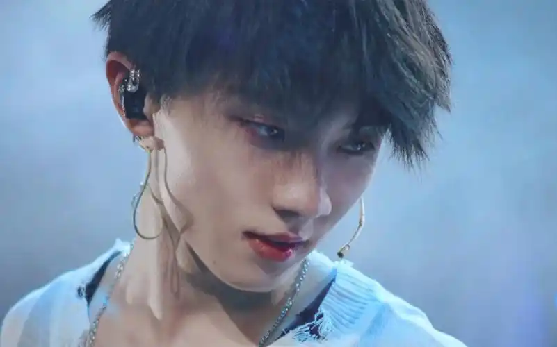 马嘉祺破风直拍