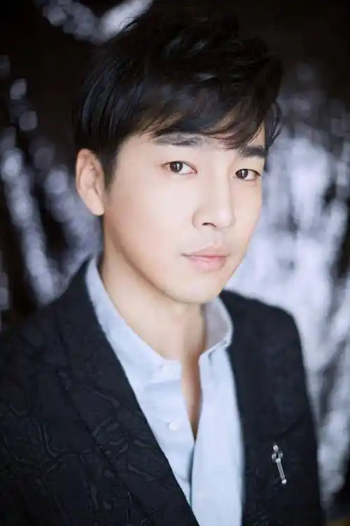 邹廷威日常穿搭帅气十足 粉丝们看过他哪些作品评论关注转发分享_邹廷