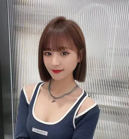 永川染发尹设计显白发色焦糖棕一刀切短发