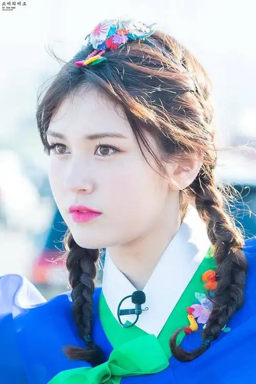 somi双马尾双丸子头