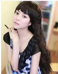 2015年女生好看隐形烫发型图片