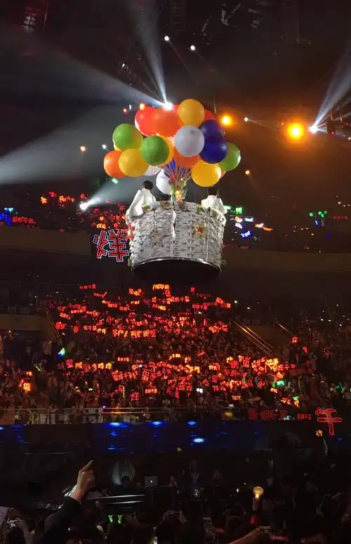 tfboys易烊千玺 151231 湖南卫视跨年演唱会 高清 cr.logo 红海