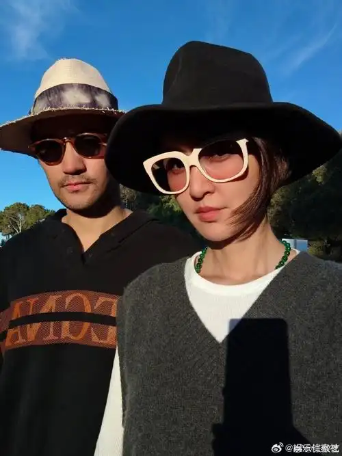 张歆艺晒袁弘硬照