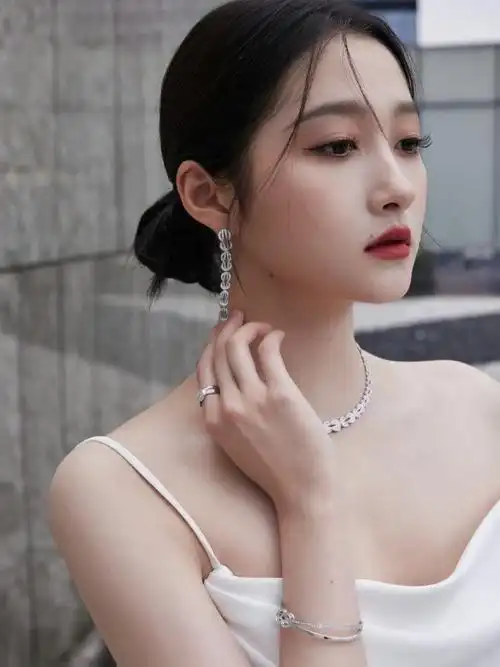 关晓彤第一套vs第二套