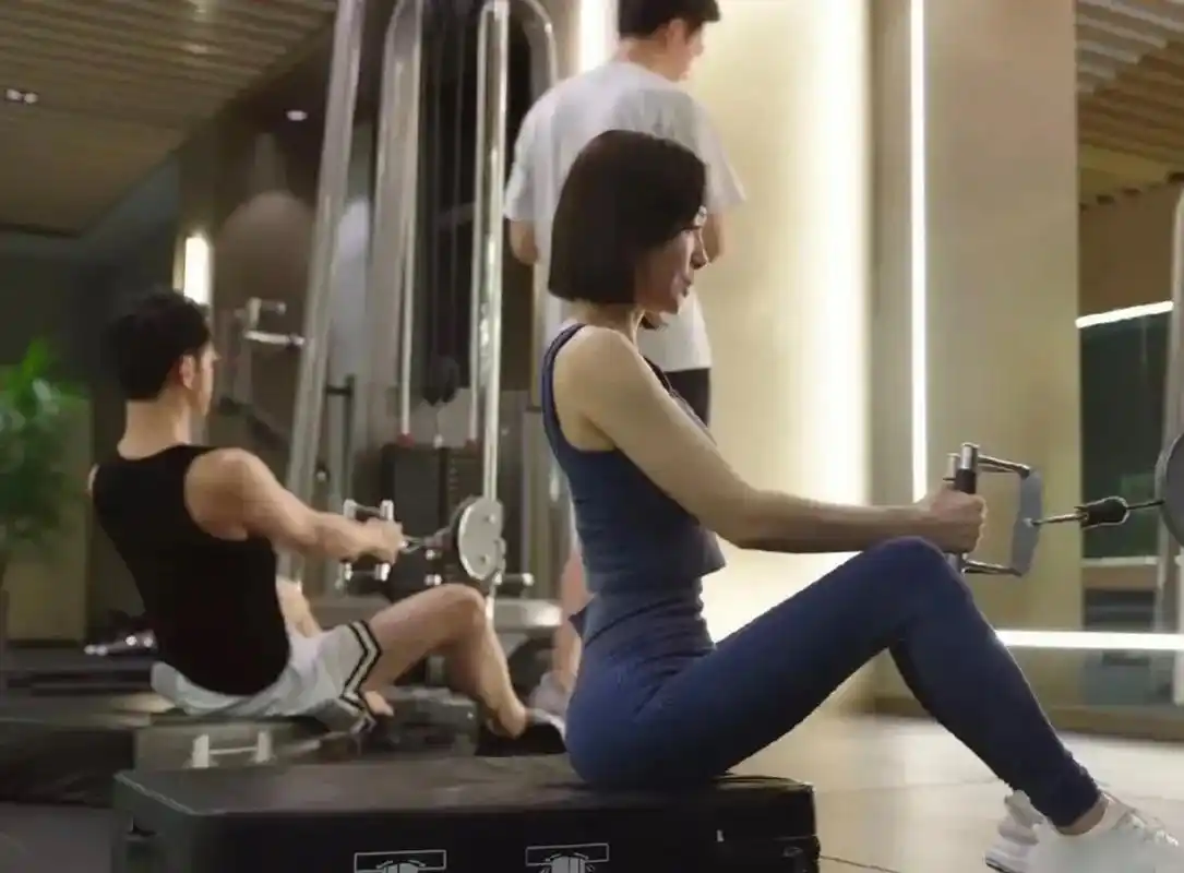 我的天啊,秦岚的这种臀型是怎么练出来的?