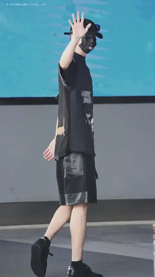 夏天就是要清凉露腿  #蔡徐坤小香风