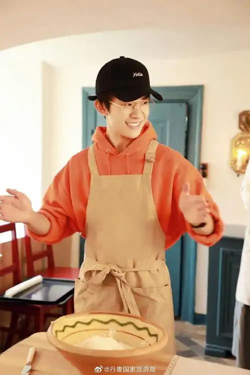 易烊千玺超话时隔七年,丹麦"10摄氏度以下的气温,隔着6个小时的时差"