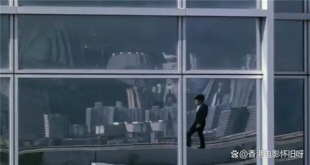 他们商讨完天台戏,具体怎么拍还是交给导演刘伟强.